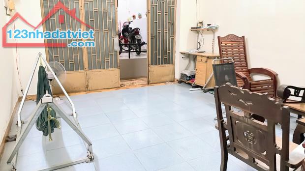 Bán nhà Q7 mặt tiền Lê Văn Lương P Tân Phong - DTSD 215m2 - giá chỉ 13,2 tỷ - 1