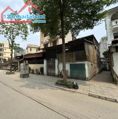 Bán Đất Lô góc Hướng TN - Xuân La - 435m2 x MT 17m - Vỉa hè 5m - Oto tránh 2 chiều