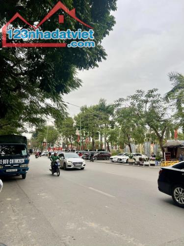 Bán Đất Lô góc Hướng TN - Xuân La - 435m2 x MT 17m - Vỉa hè 5m - Oto tránh 2 chiều - 2
