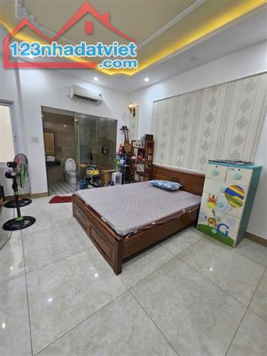 NHÀ ĐẸP - GẦN CV LÀNG HOA GV & CHỢ HẠNH THÔNG TÂY QUANG TRUNG  - HXH SÁT MT - DT 72M² - 4 - 3