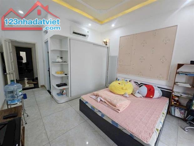 NHÀ ĐẸP - GẦN CV LÀNG HOA GV & CHỢ HẠNH THÔNG TÂY QUANG TRUNG  - HXH SÁT MT - DT 72M² - 4 - 4
