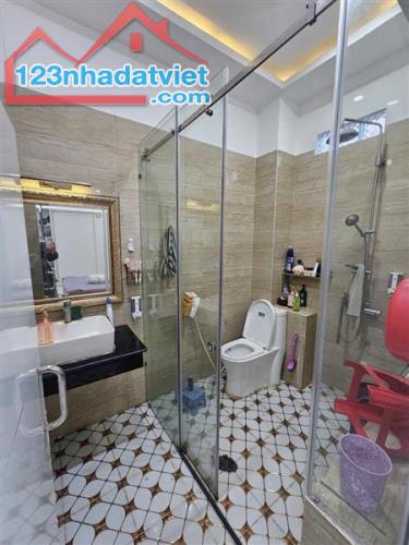 NHÀ ĐẸP - GẦN CV LÀNG HOA GV & CHỢ HẠNH THÔNG TÂY QUANG TRUNG  - HXH SÁT MT - DT 72M² - 4 - 5