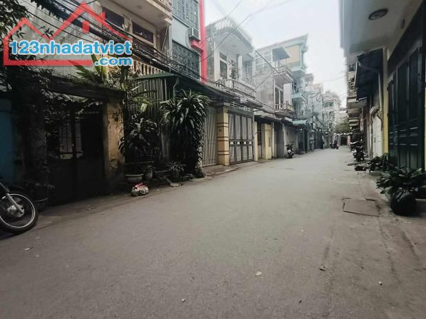 Bán Đất Tặng Nhà C4 Lý Sơn Long Biên 75m2 Ngõ Thông Ô Tô Tránh, Kinh Doanh, Giá Đt 9.x Tỷ - 2