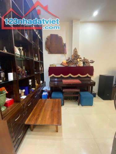 Bán nhà Đại Từ 70m2.MTx5m, dân xây, ô tô đỗ cửa, gần hồ - 1