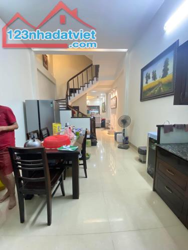 Bán nhà Đại Từ 70m2.MTx5m, dân xây, ô tô đỗ cửa, gần hồ - 3