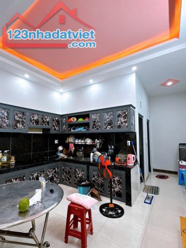 BÁN NHÀ PHƯỜNG TÂN HOÀ
 Bán nhà 1 trệt 1 lầu tâm huyết  ngay đài Mông Triệu -GX Tiên Chu - 2