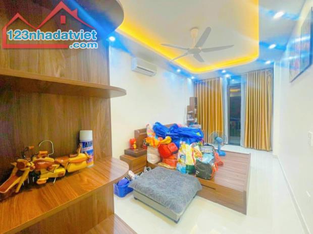 Phân Lô Ô Tô - Gần Hồ Tây - Hồng Hà - Ba Đình - Dt:35m2/5 tầng/3m MT*Nhỉnh 10 tỷ - 2