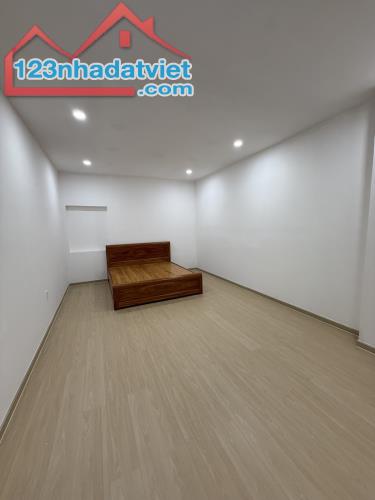 Về quê dưỡng già, cần bán gấp nhà sát mặt tiền 4 tầng Lạc Long Quân 130m, 12.x tỷ,bao rẻ - 1
