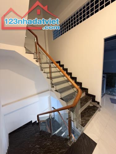 Về quê dưỡng già, cần bán gấp nhà sát mặt tiền 4 tầng Lạc Long Quân 130m, 12.x tỷ,bao rẻ - 2