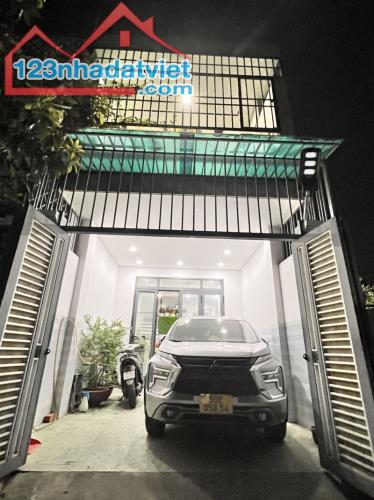 Nhà đẹp 2 Tầng Linh Xuân,đường nhựa xe hơi ngủ trong nhà,gần chợ Linh Xuân