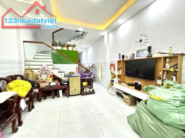 Nhà đẹp 2 Tầng Linh Xuân,đường nhựa xe hơi ngủ trong nhà,gần chợ Linh Xuân - 1
