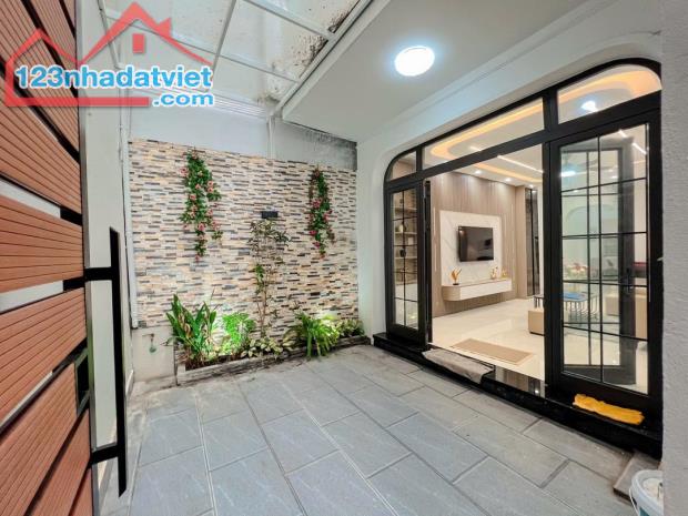 Hot!!!Bán nhà Trương Định 60m2.Mtx6m lô góc, ngõ thông, gần ô tô - 1