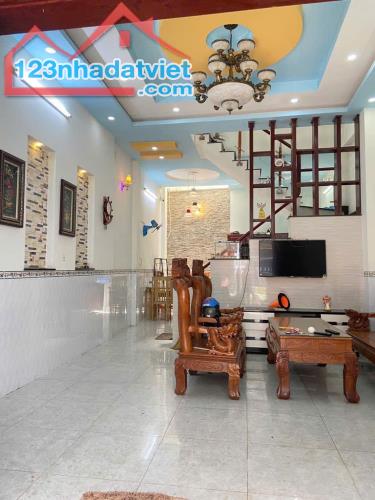 NHÀ 2 TẦNG TẶNG FULL NỘI THẤT, Ô TÔ, ĐƯỜNG SỐ 3, LONG TRƯỜNG, TP THỦ ĐỨC