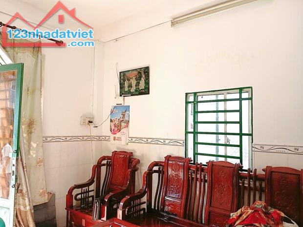 CẦN BÁN GẤP - MẶT TIỀN XE HƠI NÉ 5.8 TỶ - 109M2 NGANG 6M - KHU DÂN DÂN TRÍ CAO - 100M - 2