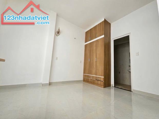Bán nhà Lầu TP Thủ Đức,đường xe hơi ra vào, giá cực kì rẻ, chỉ 4 đồng 4 - 1