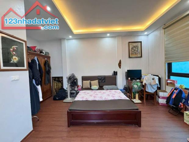 Nhà 5T khu Minh Khai-MT 5m-cách 1 nhà ô tô tránh-Ngõ thông.