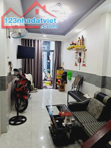 Hàng Thơm Lê Đình Thám Tân Phú hẻm 1 sẹc xe hơi đỗ cổng 30m2,2 Tầng Nhỉnh 3 tỷ - 2