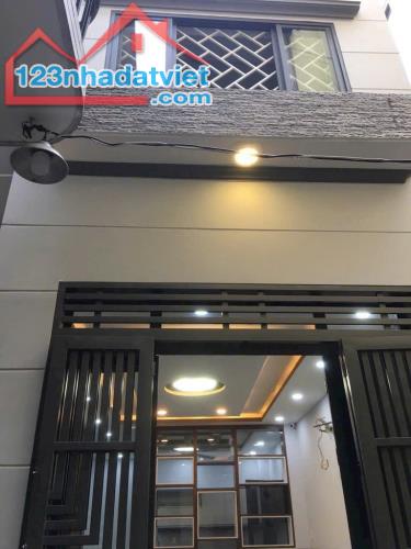 BÁN NHÀ GÓC 2  MẶT TIỀN - CÁCH MẠNG THÁNG 8, QUẬN 3, DT: 4,27 X 8 ( NỞ HẬU 7,4M)
