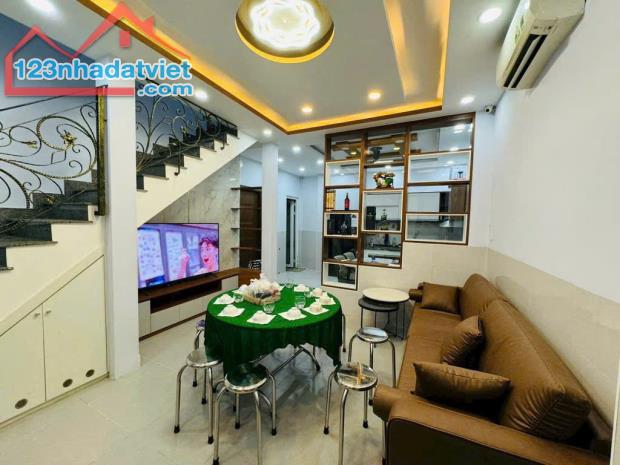 BÁN NHÀ GÓC 2  MẶT TIỀN - CÁCH MẠNG THÁNG 8, QUẬN 3, DT: 4,27 X 8 ( NỞ HẬU 7,4M) - 1