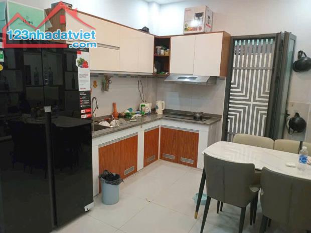BÁN NHÀ GÓC 2  MẶT TIỀN - CÁCH MẠNG THÁNG 8, QUẬN 3, DT: 4,27 X 8 ( NỞ HẬU 7,4M) - 2