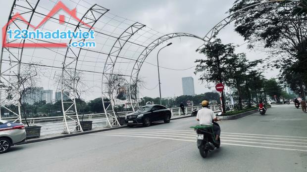 Bán đất phố đi bộTrịnh Công Sơn ven Tây Hồ, ô tô tránh đỗ vỉa hè Kinh doanh 186m 99 tỷ
