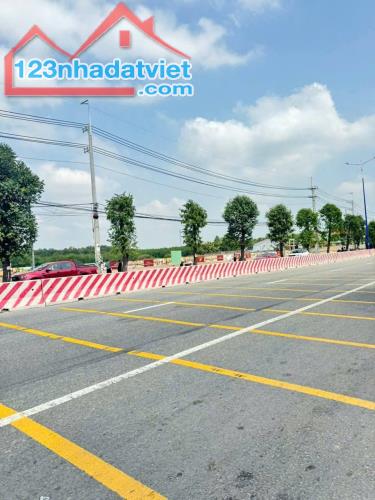 Bán gấp 2 lô mặt tiền QL13 ngay khu hành chính Bàu Bàng, Bình Dương chỉ 12tr/m2 (300m2) - 4
