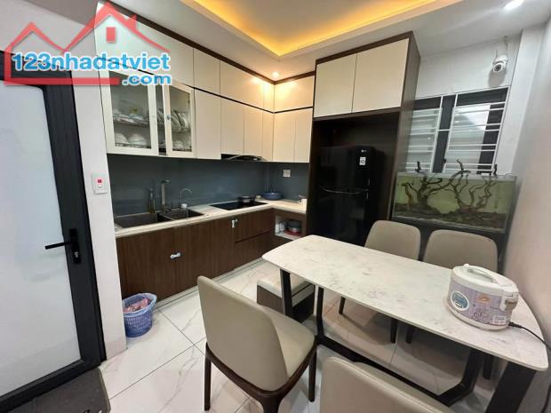 BÁN NHÀ CÁT LINH- 5 TẦNG- 4.5TỶ- LÔ GÓC- 20M RA OTO- FULL NỘI THẤT - 1
