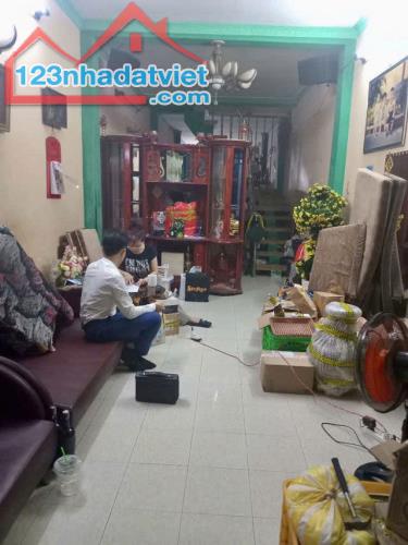 Bán gấp nhà đẹp quận 1: 20 tỷ - Nguyễn Trãi - DT: 123m - 6x21m