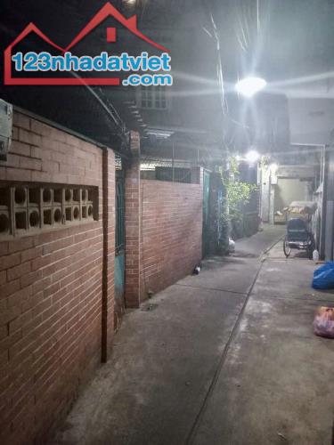 Bán gấp nhà đẹp quận 1: 20 tỷ - Nguyễn Trãi - DT: 123m - 6x21m - 2