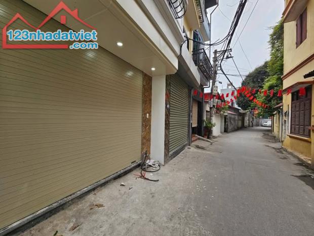 Bán nhà Lạc Long Quân vài phút ra hồ, ô tô đỗ cổng, 2 mặt thoáng 8.8 tỷ - 1