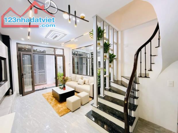 Giá Siêu Hời Phố Cầu Giấy DT48m2,4T Ngõ Rộng thoáng Giá Chỉ 9.7Tỷ
