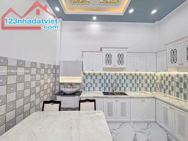 Bán nhà HXH Trịnh Đình Thảo Quận Tân Phú  ngang 4m dài 12m chỉ 5.95 tỷ . - 1