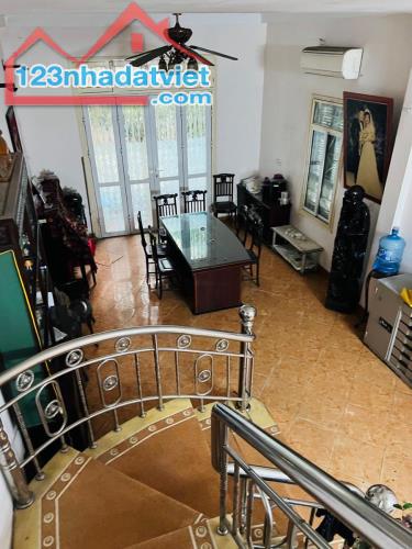 Bán nhà mặt phố mặt hồ Nguyễn Đình Thi, TT Tây Hồ, DT 61m2* 4 tầng*MT 4.5m* giá 32 tỷ Bán - 3