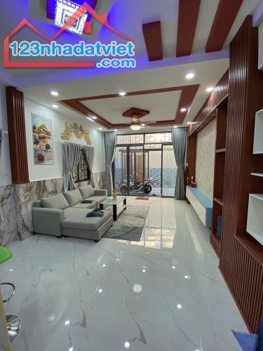 BẤN GẤP NHÀ MỚI XÂY SHR : 65 M2 .2 TẦNG.4 PN .CHỈ 5.7 TỶ :Đ TRẦN XUÂN SOẠN KẾ HIM LAM Q 7