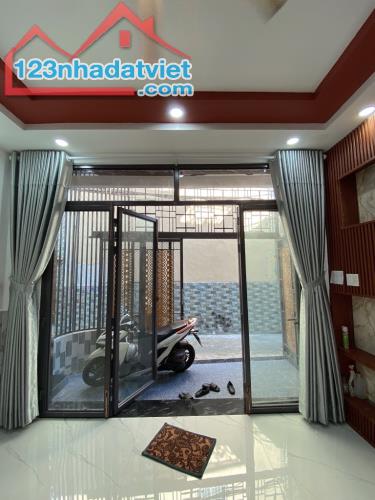 BẤN GẤP NHÀ MỚI XÂY SHR : 65 M2 .2 TẦNG.4 PN .CHỈ 5.7 TỶ :Đ TRẦN XUÂN SOẠN KẾ HIM LAM Q 7 - 1