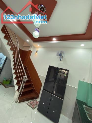 BẤN GẤP NHÀ MỚI XÂY SHR : 65 M2 .2 TẦNG.4 PN .CHỈ 5.7 TỶ :Đ TRẦN XUÂN SOẠN KẾ HIM LAM Q 7 - 2
