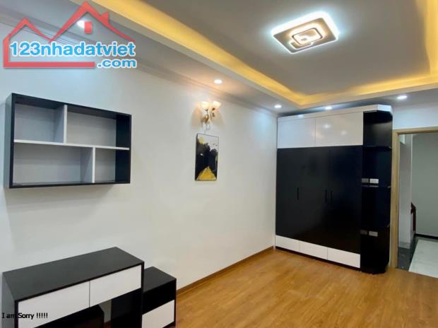Bán nhà Nhật Chiêu - Tây Hồ: Dân xây, nở hậu, ngõ thông, kinh doanh, 100m mặt phố.