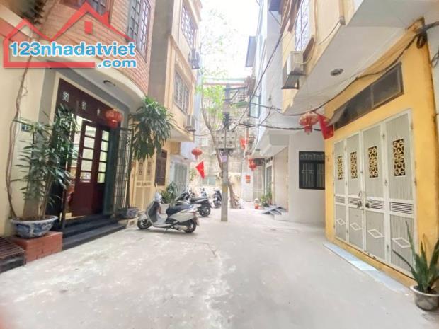 TRUNG TÂM QUẬN ĐỐNG ĐA 30m 5 tầng lô góc 5,8 tỷ