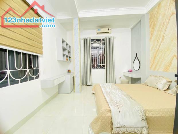 TRUNG TÂM QUẬN ĐỐNG ĐA 30m 5 tầng lô góc 5,8 tỷ - 2