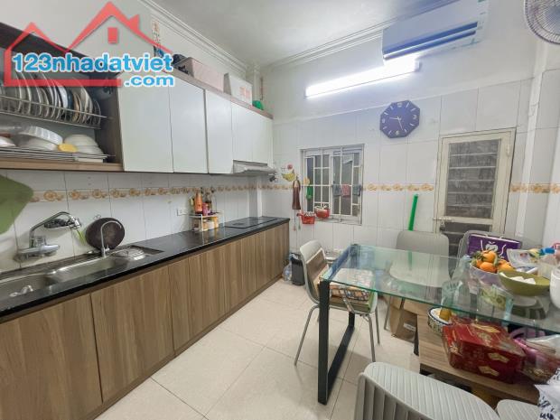 Bán Nhà Cầu Am 30M x 2T Giá 6,3 Tỷ. Ô tô lùi cửa - 10M ra ô tô tránh - 3