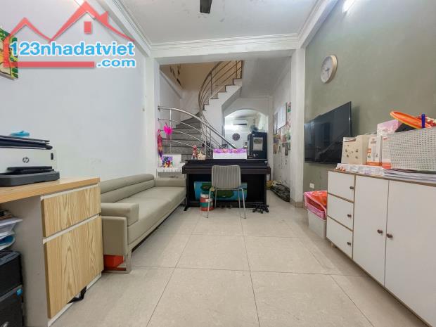 Bán Nhà Cầu Am 30M x 2T Giá 6,3 Tỷ. Ô tô lùi cửa - 10M ra ô tô tránh - 4