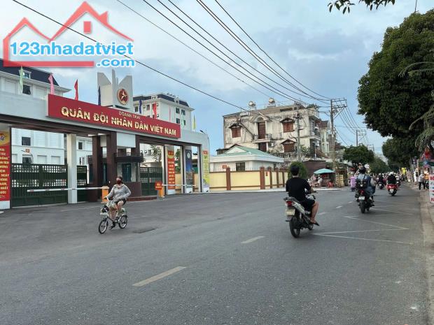 Bán KHÁCH SẠN 8 tầng mới ngang 10M 55P Lê Văn Khương 260m2 TN 350tr gần NM Bia 35 tỷ.