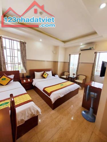 Bán KHÁCH SẠN 8 tầng mới ngang 10M 55P Lê Văn Khương 260m2 TN 350tr gần NM Bia 35 tỷ. - 2