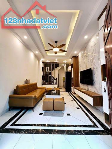 Nhà phố Hoàng Ngân – 40m², 4 tầng, cực đẹp, ở ngay – Giá 7.6 tỷ
