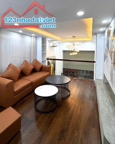 TRUNG TÂM NGÃ TƯ SỞ, CHỦ TẶNG NỘI THẤT, GẦN HỒ, GIÁ XỊN 6.7 TỶ. - 1