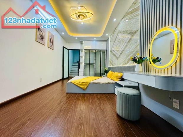 Phân lô Lạc Long Quân - 75m2 sát Hồ Tây - ngõ to rộng - 4 tầng mặt tiền 5m chỉ 13 tỷ - 2