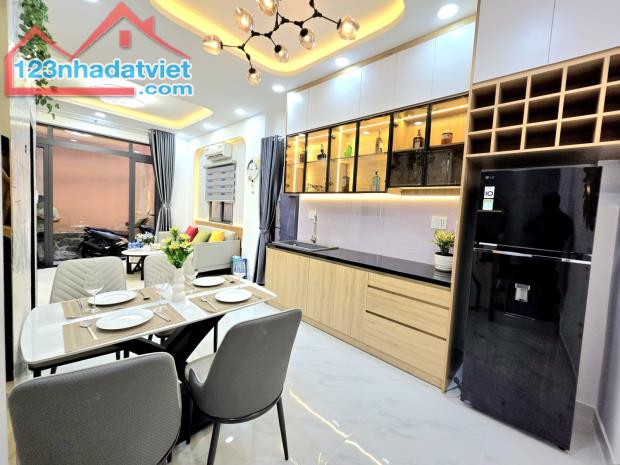 Bán Nhà HXH Trần Đình Xu Quận 1. DT 75m2 3 Tầng Chỉ 7.2 Tỷ SHR