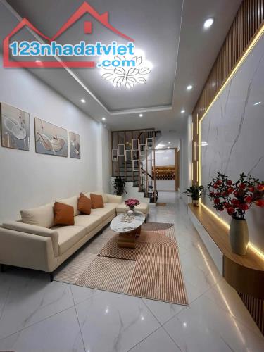 SIÊU PHẨM HỒ TÂY- PHÂN KHÚC HIẾM- OTO VÀO NHÀ- THÔNG HỒ TÂY- VÀI BƯỚC RA PHỐ  DT 45M X 5T