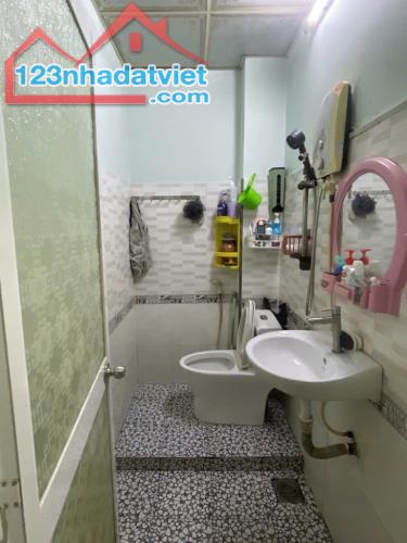 4.9 NHÀ HẺM LỚN ĐƯỜNG PHẠM THẾ HIỂN P5 Q8 - 4