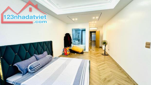 SOS SOS!!! CẦN BÁN NHANH NHÀ PHỐ AN DƯƠNG VƯƠNG - Ô TÔ - THANG MÁY - NHÀ ĐẸP Ở NGAY - 3